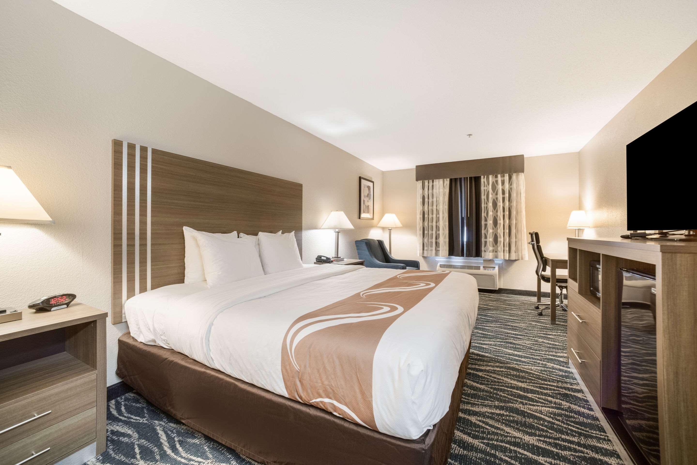 Quality Inn Ефингам Екстериор снимка