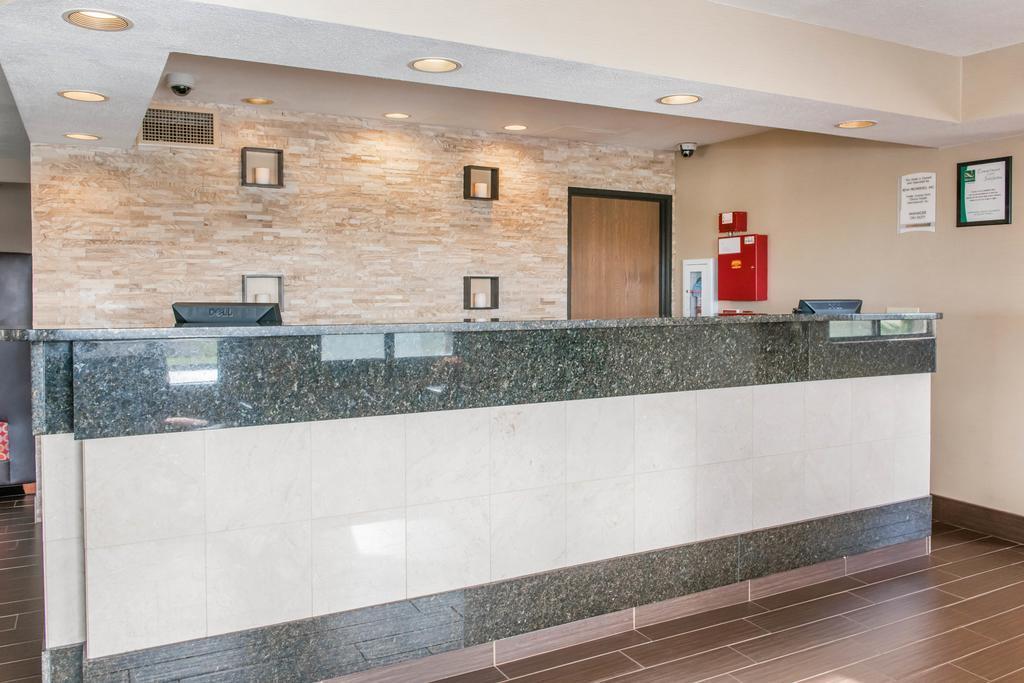 Quality Inn Ефингам Екстериор снимка