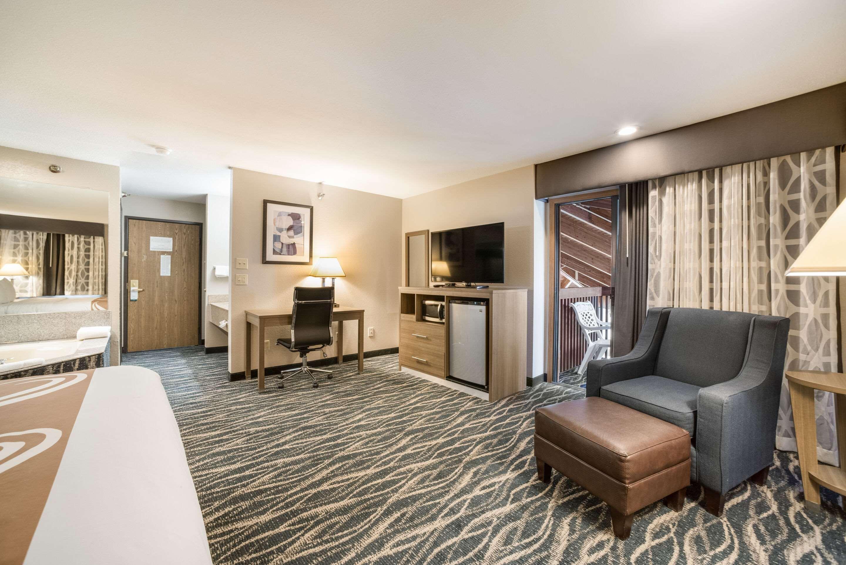 Quality Inn Ефингам Екстериор снимка