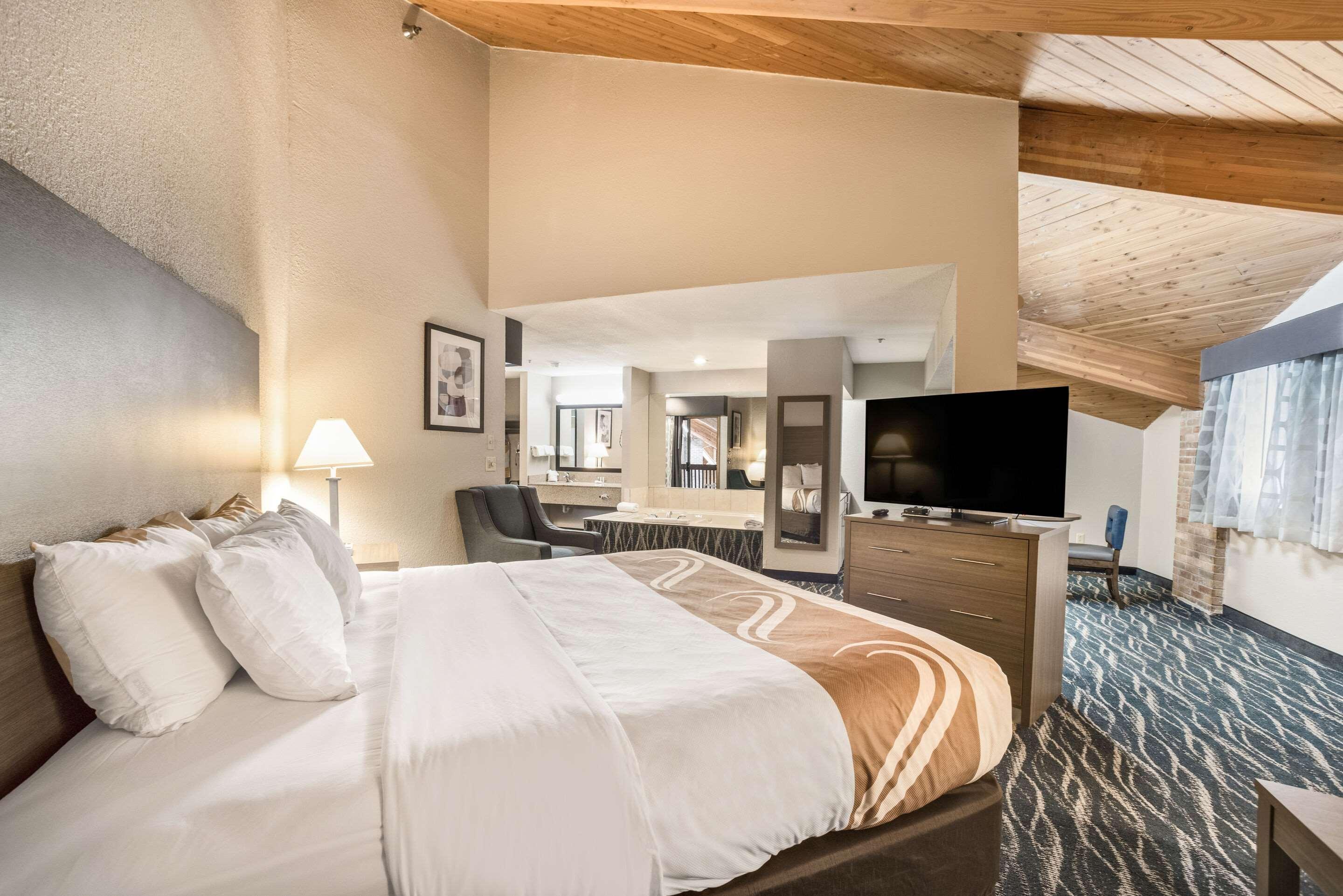 Quality Inn Ефингам Екстериор снимка