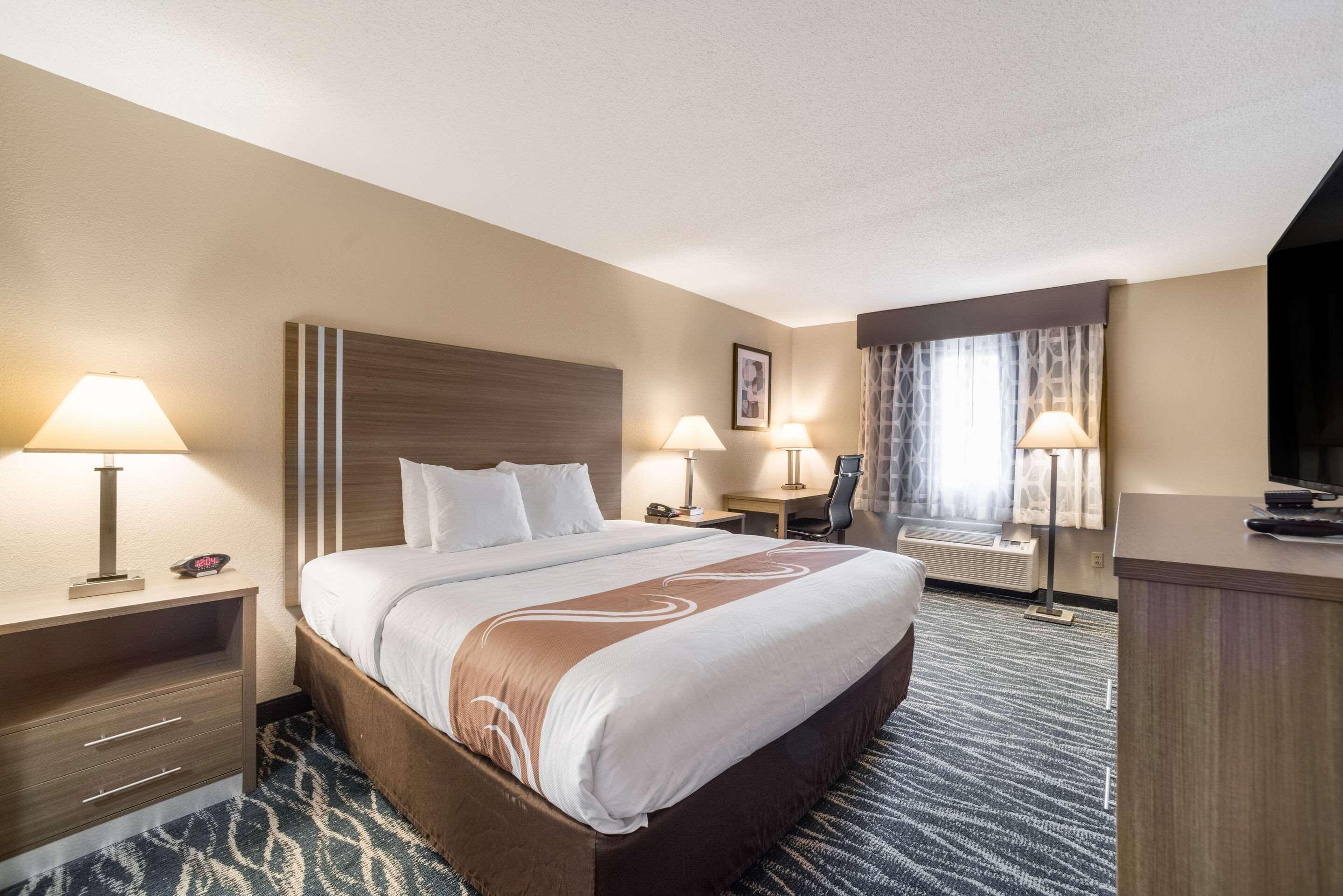 Quality Inn Ефингам Екстериор снимка