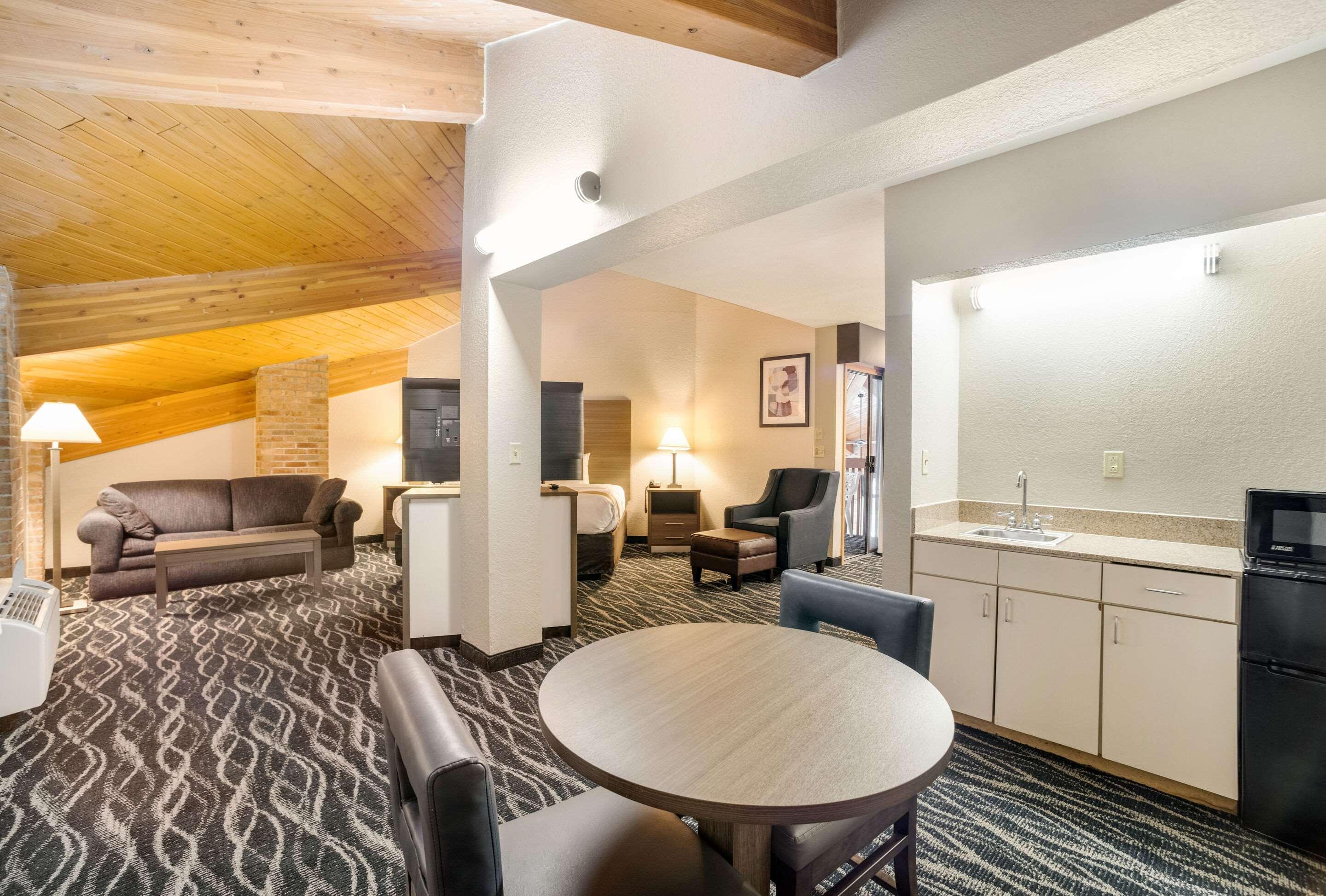Quality Inn Ефингам Екстериор снимка