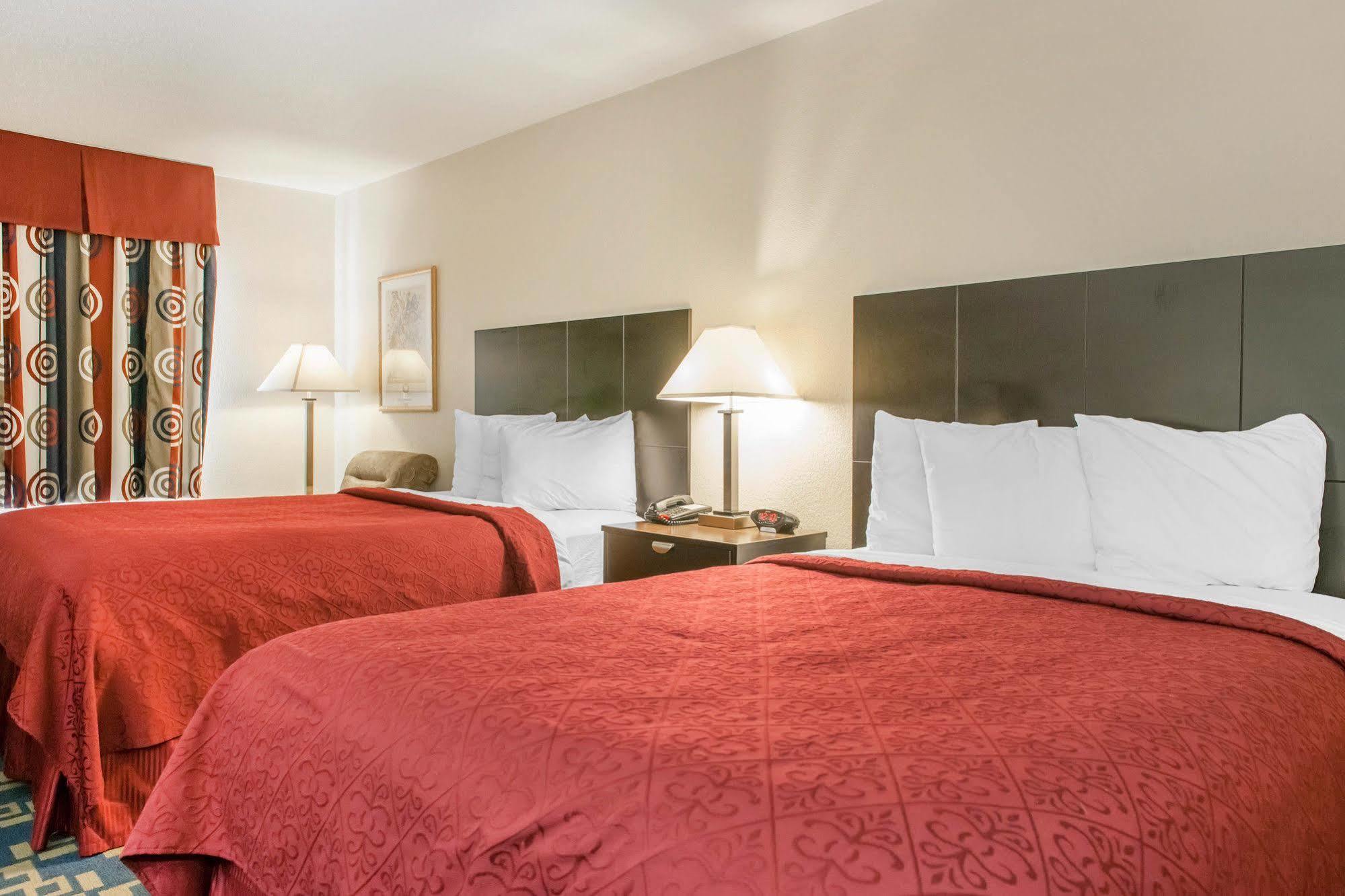 Quality Inn Ефингам Екстериор снимка