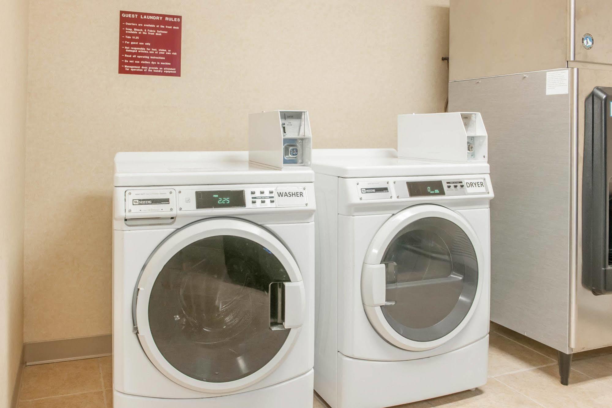 Quality Inn Ефингам Екстериор снимка